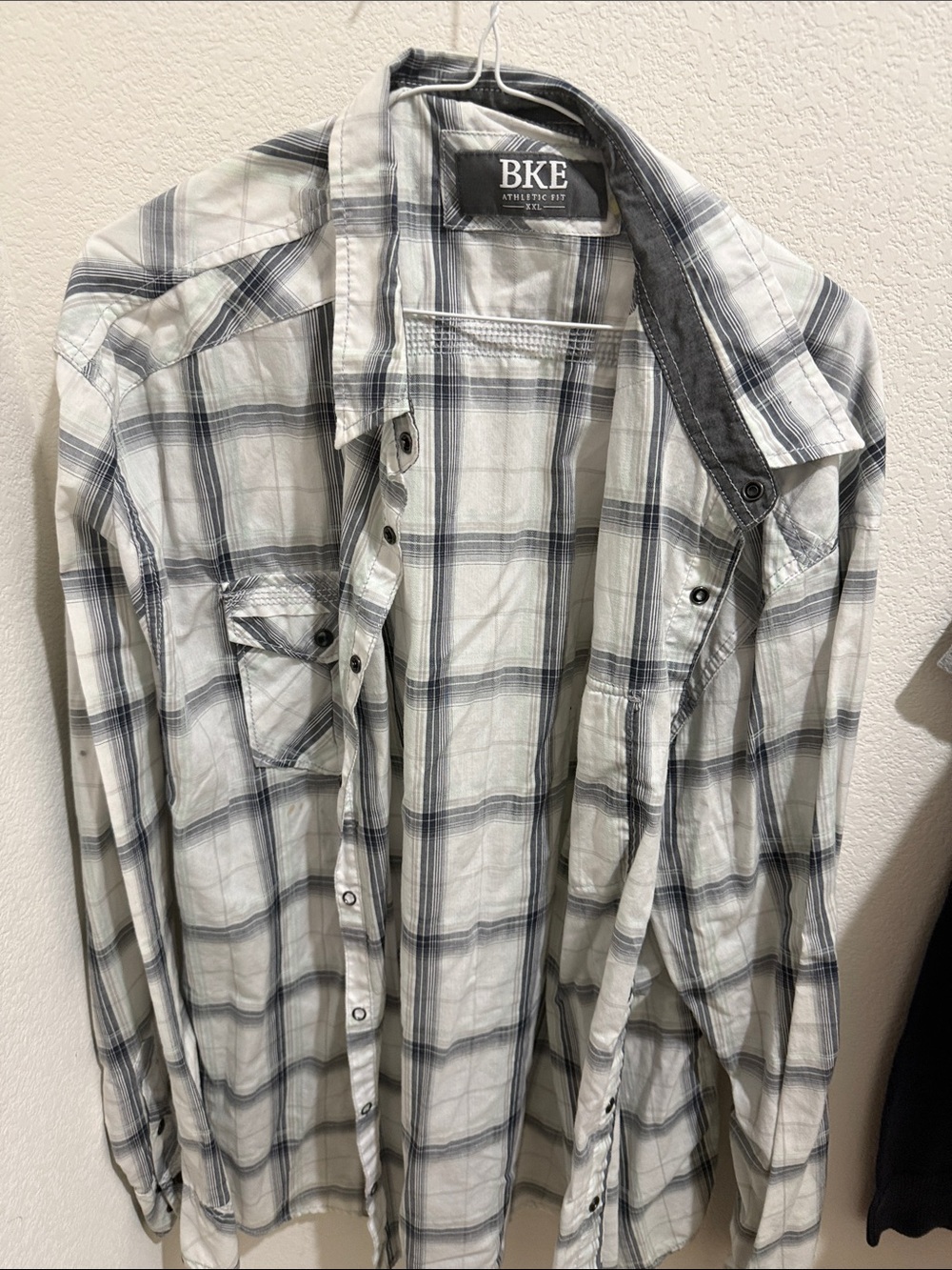 BKE Plaid Button-Up Shirt in White and Gray
